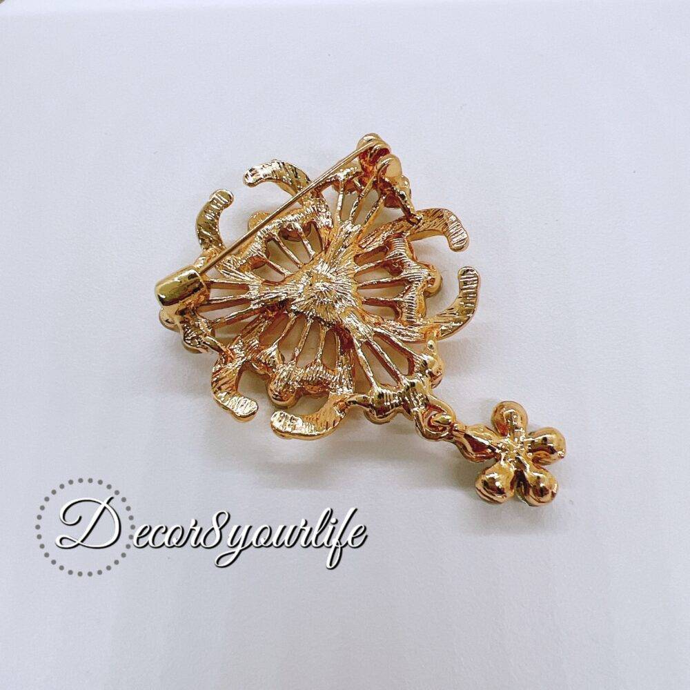 ELEGANT GOLD-TONE BROOCH WITH RHINESTONE ACCENTS