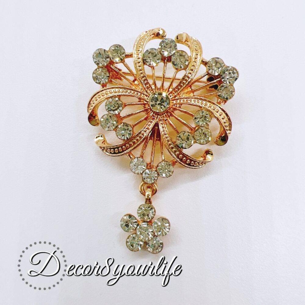 ELEGANT GOLD-TONE BROOCH WITH RHINESTONE ACCENTS