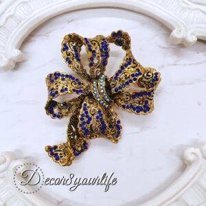 Large rhinestone diy wedding brooch with blue crystals. Vintage style. Elegant.