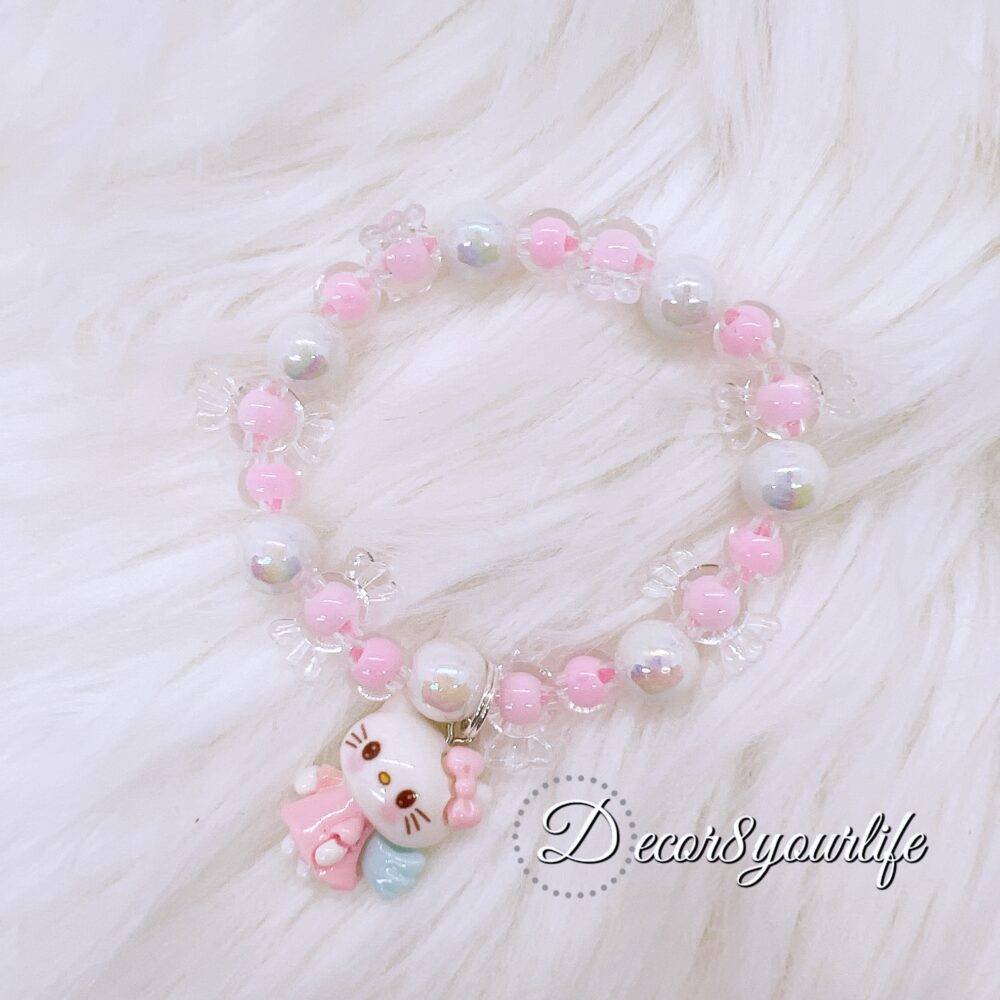 Hello Kitty bracelet, Sanrio bracelet, kawaii bracelet, pink beaded bracelet, kids Hello Kitty gift, Hello Kitty jewelry, charm bracelet for kids, girls charm bracelet, Hello Kitty accessories, handmade charm bracelet, kawaii jewelry gift