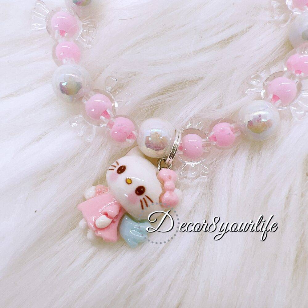 Hello Kitty bracelet, Sanrio bracelet, kawaii bracelet, pink beaded bracelet, kids Hello Kitty gift, Hello Kitty jewelry, charm bracelet for kids, girls charm bracelet, Hello Kitty accessories, handmade charm bracelet, kawaii jewelry gift