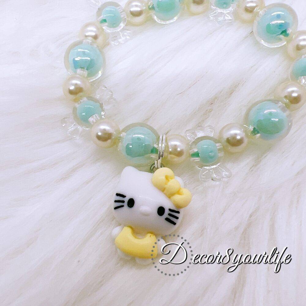 adorable hello kitty beaded bracelet for sanrio character fans. Perfect for girls!