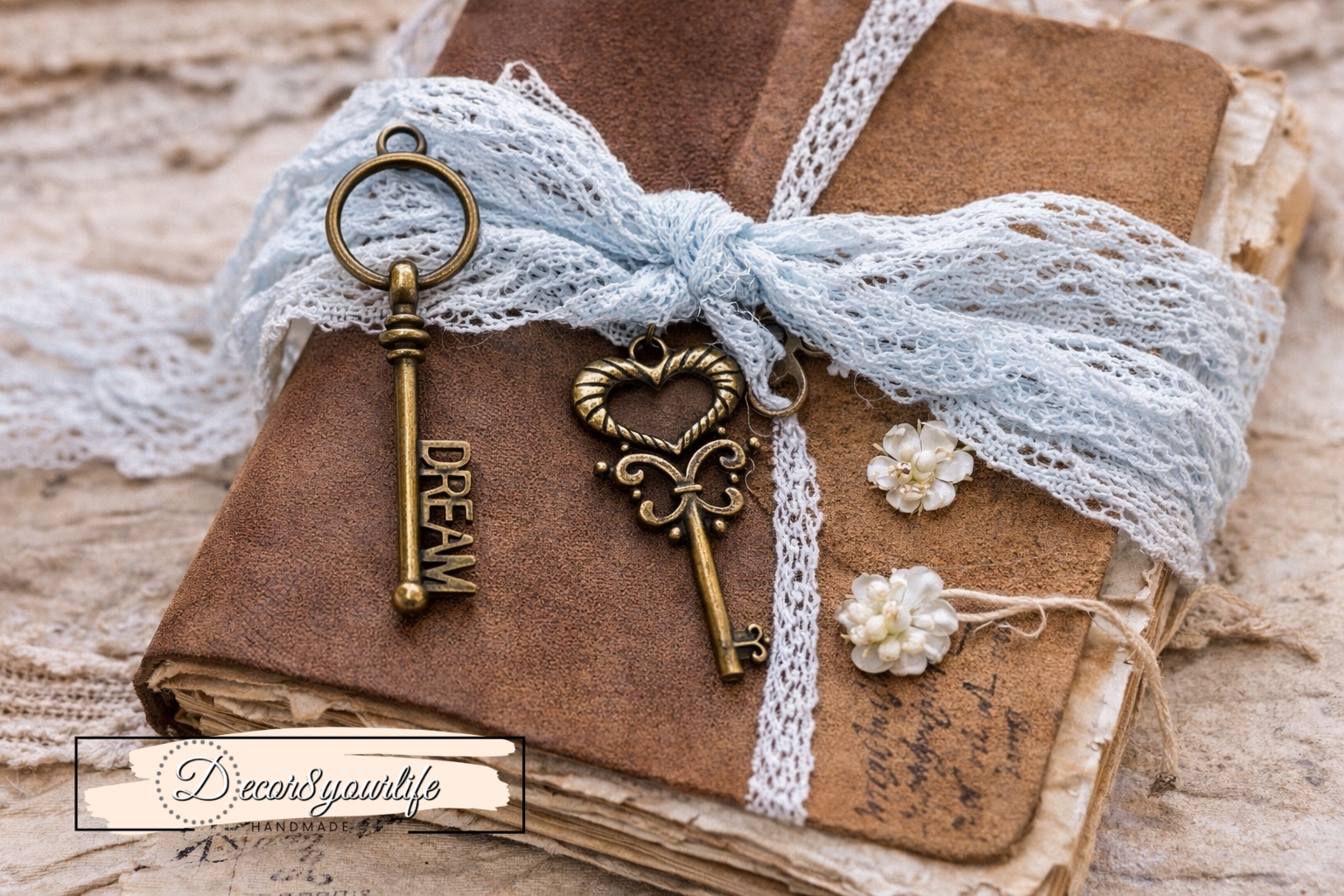 Pack of 5 Victorian-style metal skeleton key charms in assorted vintage designs. Perfect for junk journals, scrapbooks, mini albums, card making, and mixed-media projects.