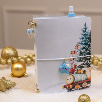 Christmas theme laminated traveler's notebook. Journal for her.